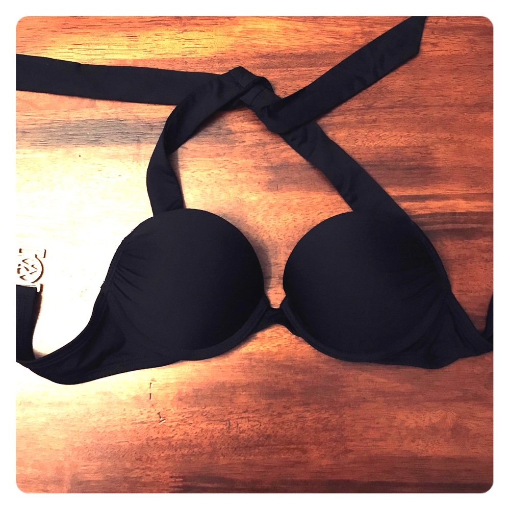 Victoria’s Secret bombshell black swim top